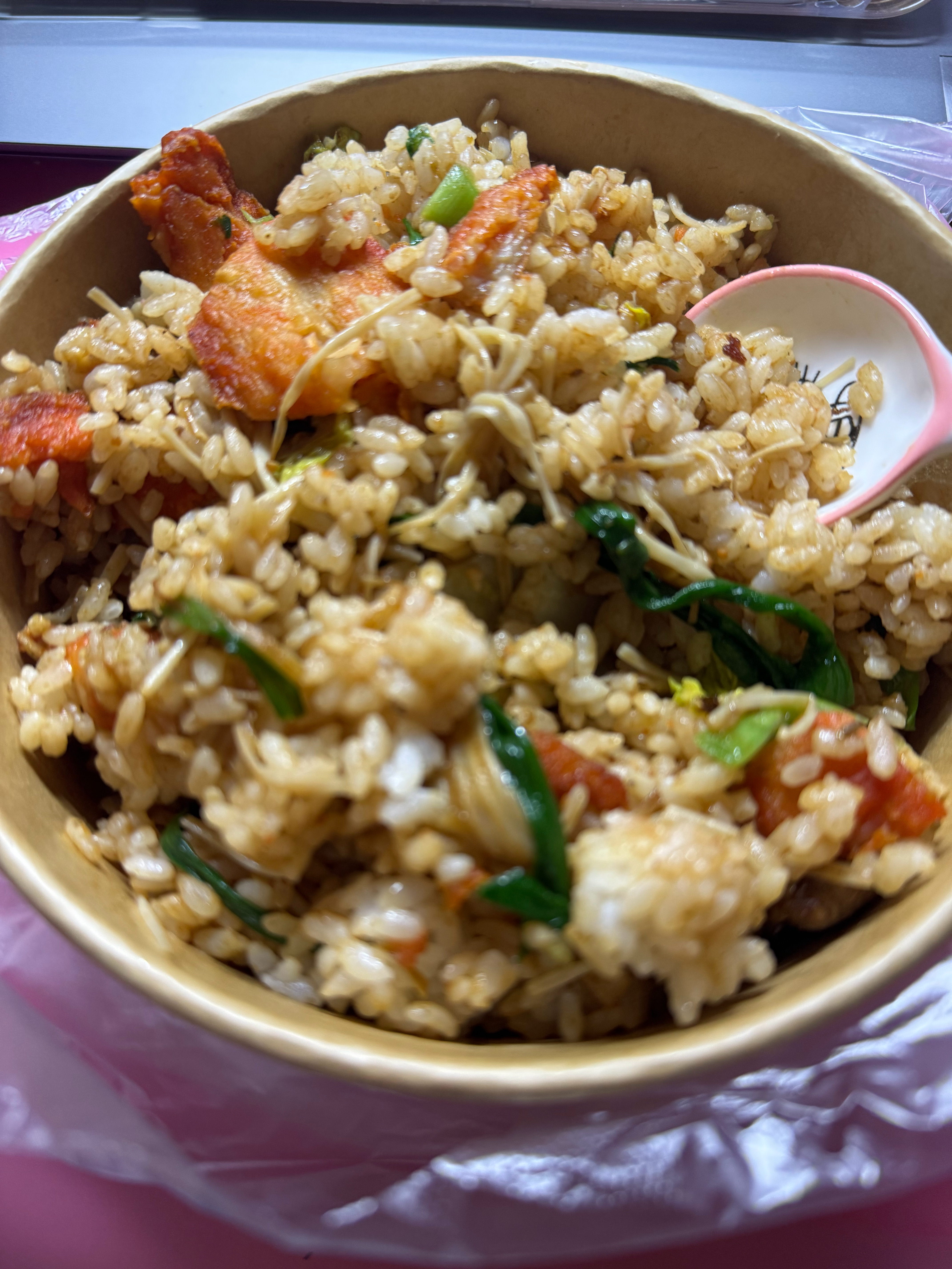 终于忙完了，一天没吃饭炸串拌饭，好香好香😋 