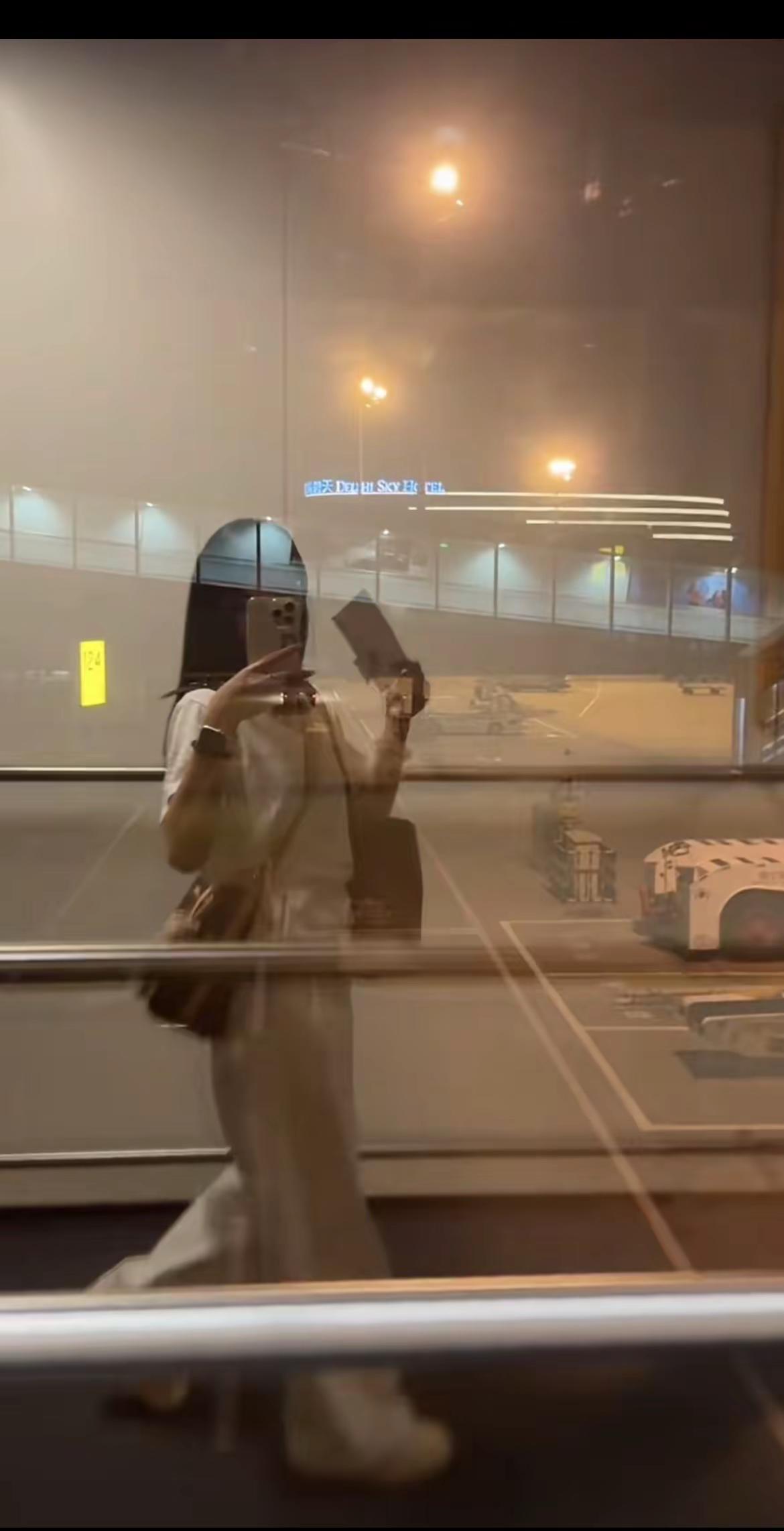 📍 𝑪𝒉𝒐𝒏𝒈𝒒𝒊𝒏𝒈. 洪崖洞📸山里有座城，灯火与星辰?