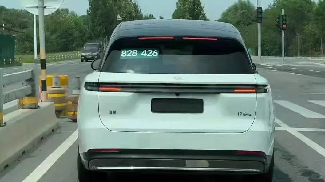 理想i9 在路试的理想 i9 