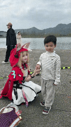 放开小孩哥，有什么冲我来[捂脸][捂脸][捂脸]