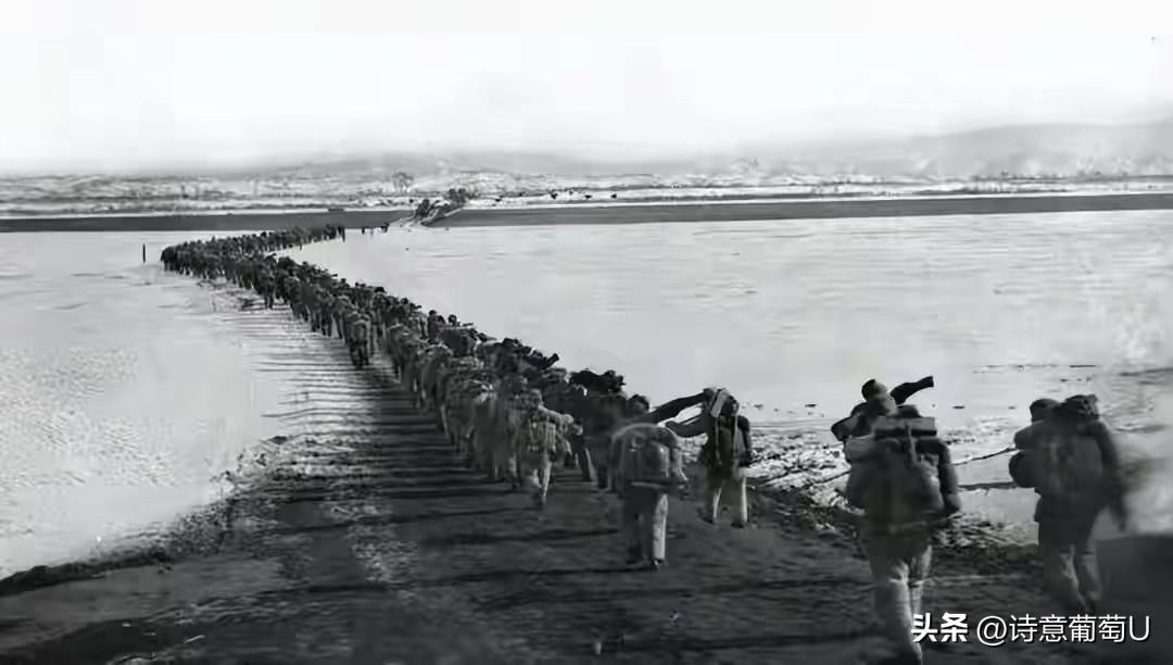 1951年的朝鲜战场，17岁的志愿军通讯员常同茂被敌人抓了俘虏，可他愣是在美军眼