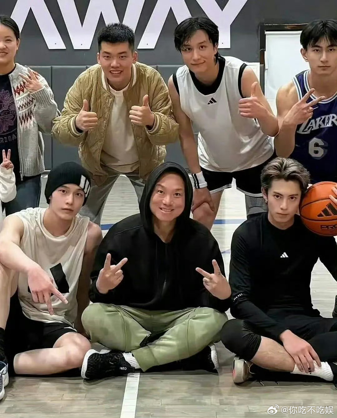 这没有对比就没有伤害王鹤棣真的有点不上镜了 