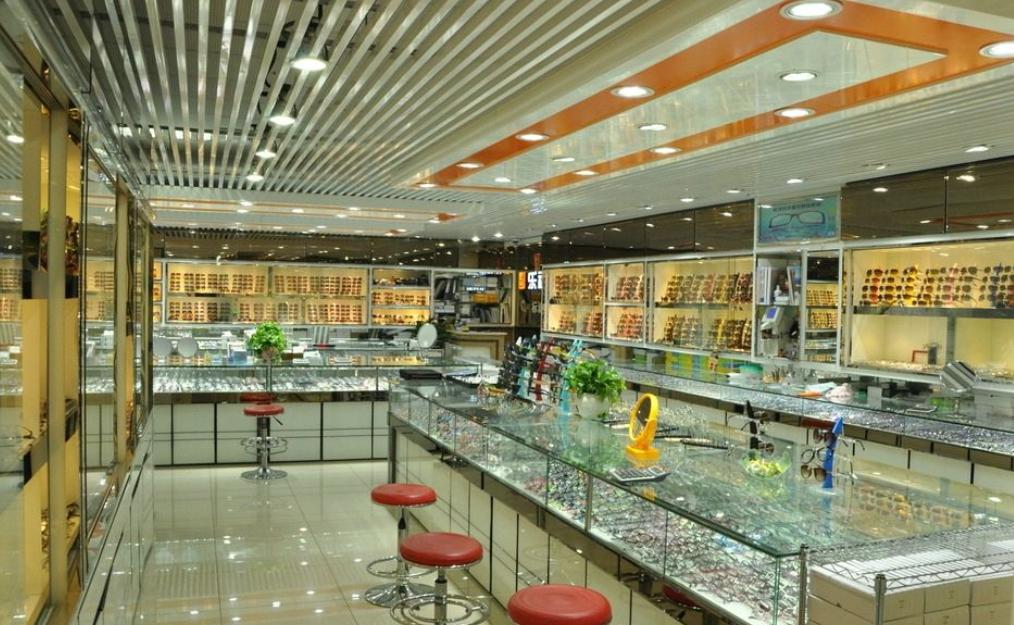 荆州家长注意！孩子配镜别只看牌子，设备不准会伤视力
很多荆州家长带孩子配眼镜，只