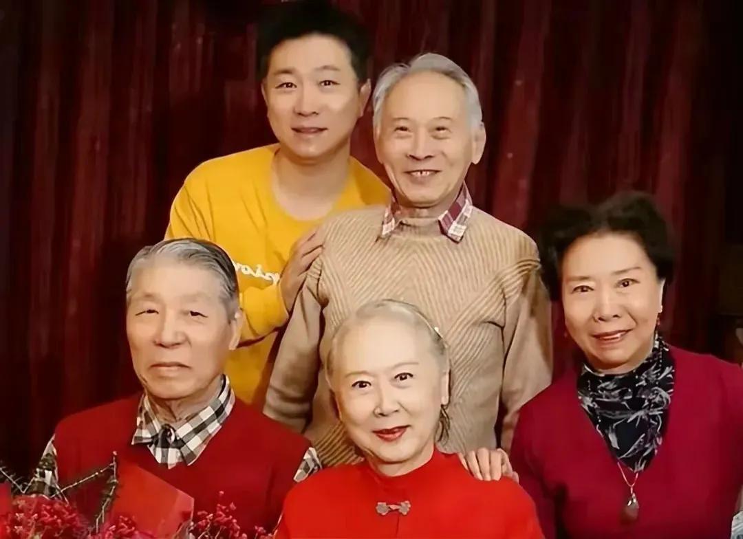 看了这张照片，你能认出当年京剧《红灯记》里″小铁梅
