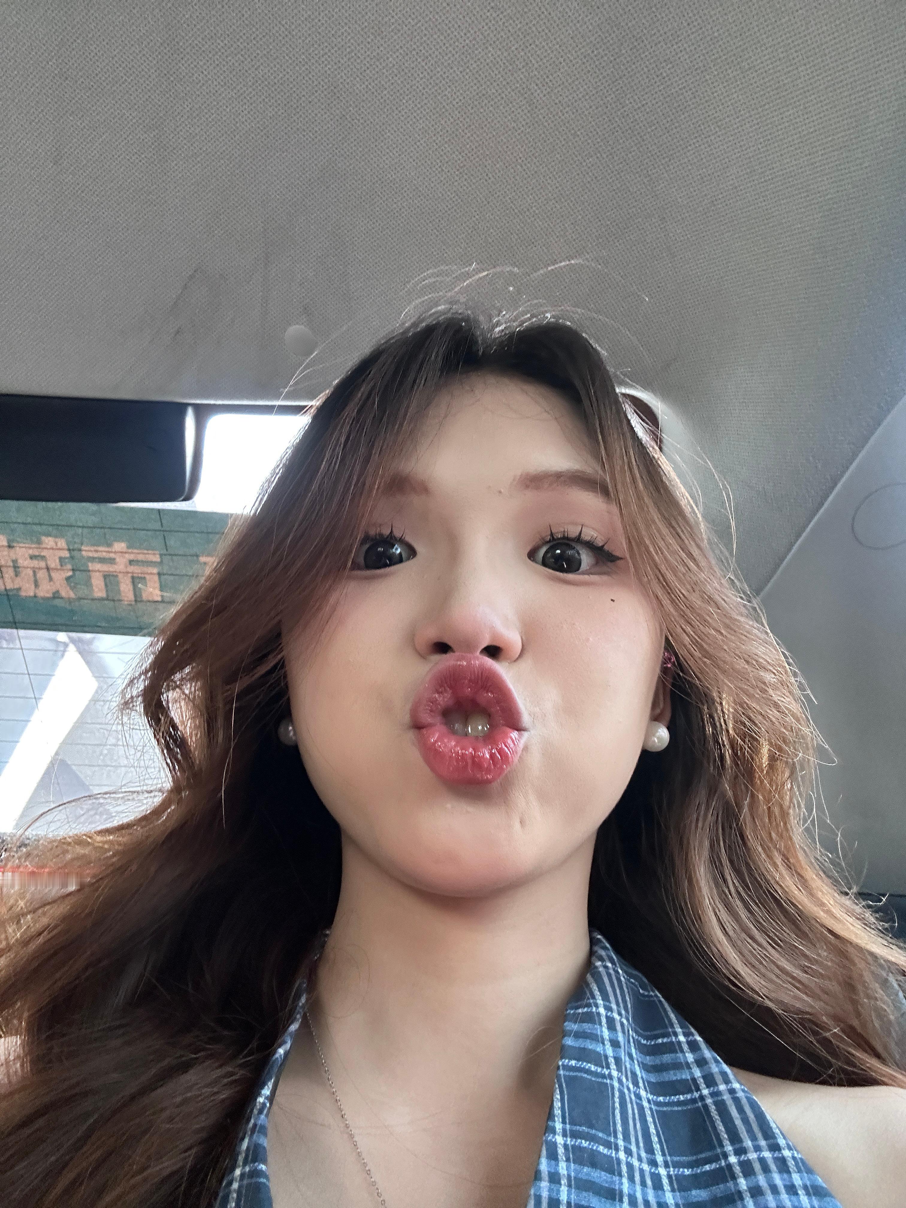 米琪吵吵屋 闺蜜们。yjq最近很不好。讨厌我的人这下你们开心了吧！[泪]（肯定不