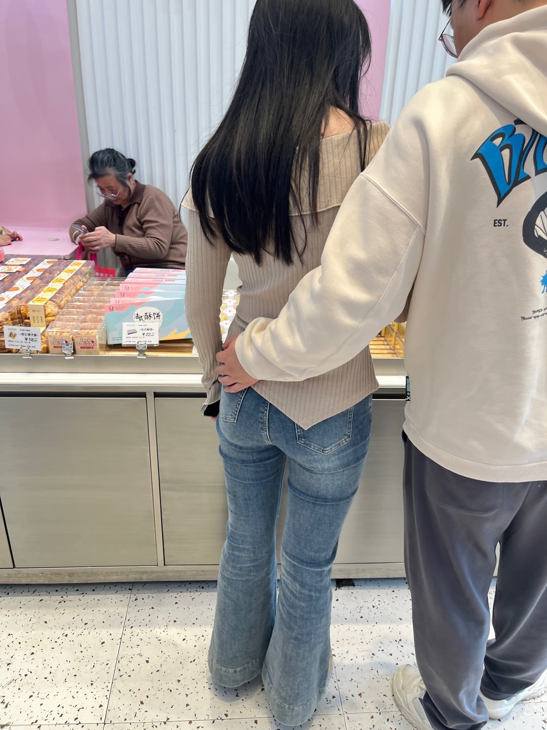 “找你我遇到你的那一刻起，我的心就像漂泊在大海上的孤舟，找到了属于自己的港湾” 