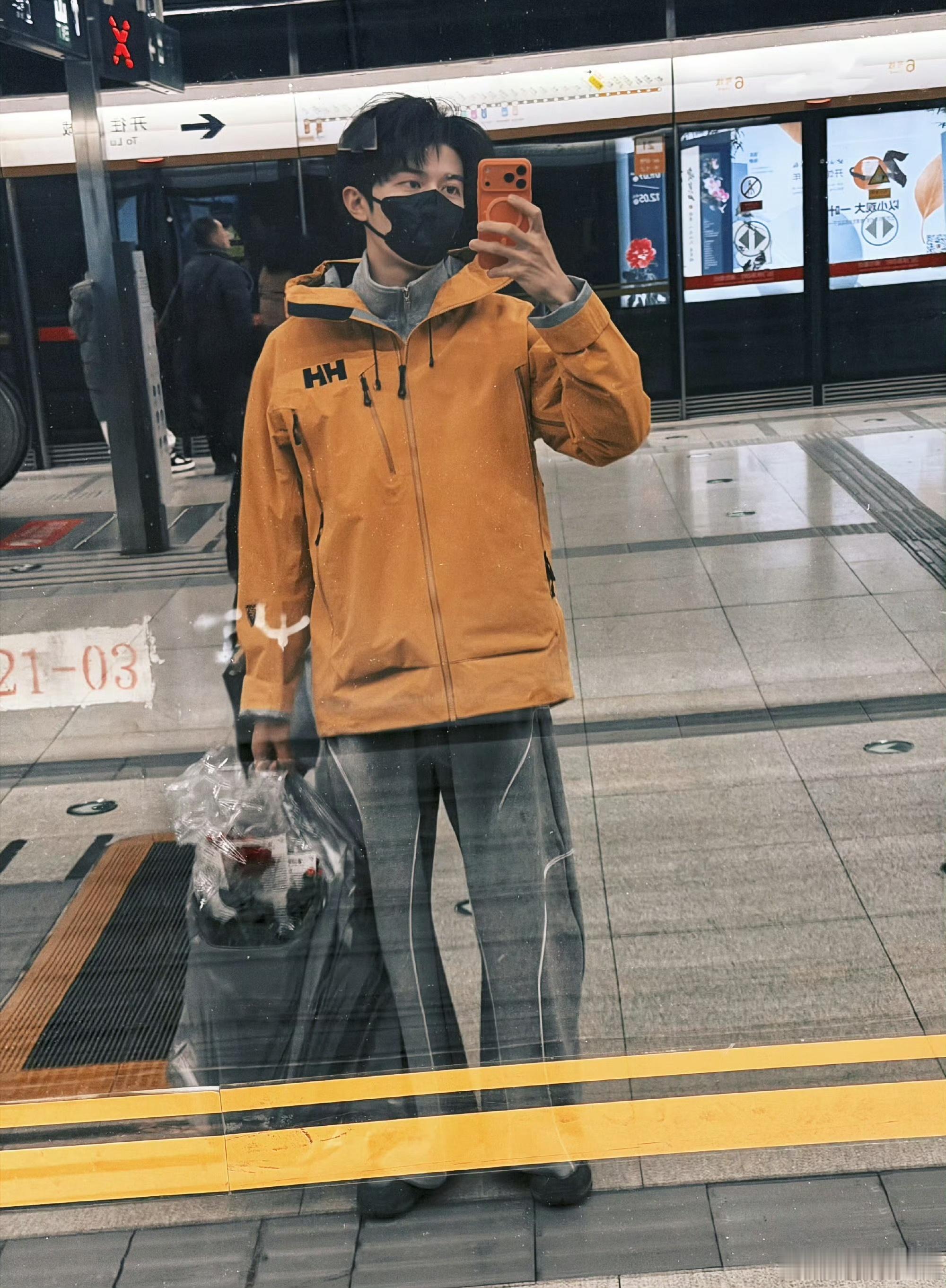 赵小童去看了张一山话剧