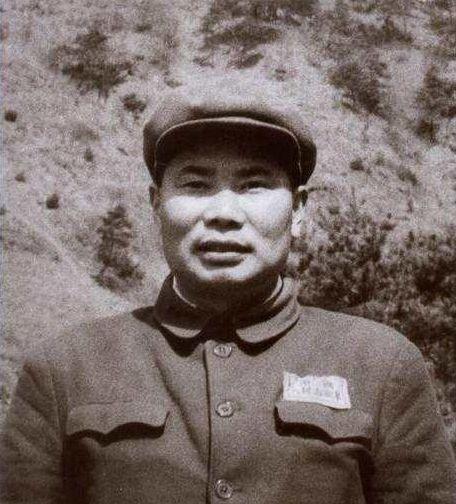1982年11月，开国上将杨勇老咳嗽，保健医生到他家里为他进行常规检查，一摸他的