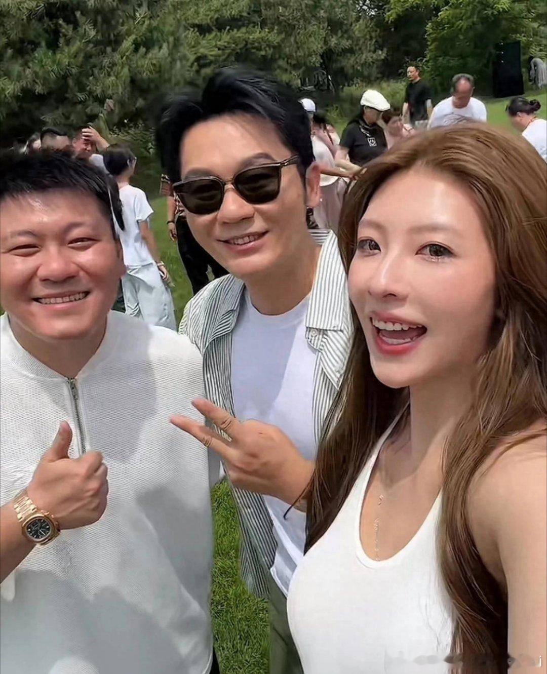 恭喜！演员李晨妹妹李可馨大婚，新郎是韩景枫发小，大气随礼十万 