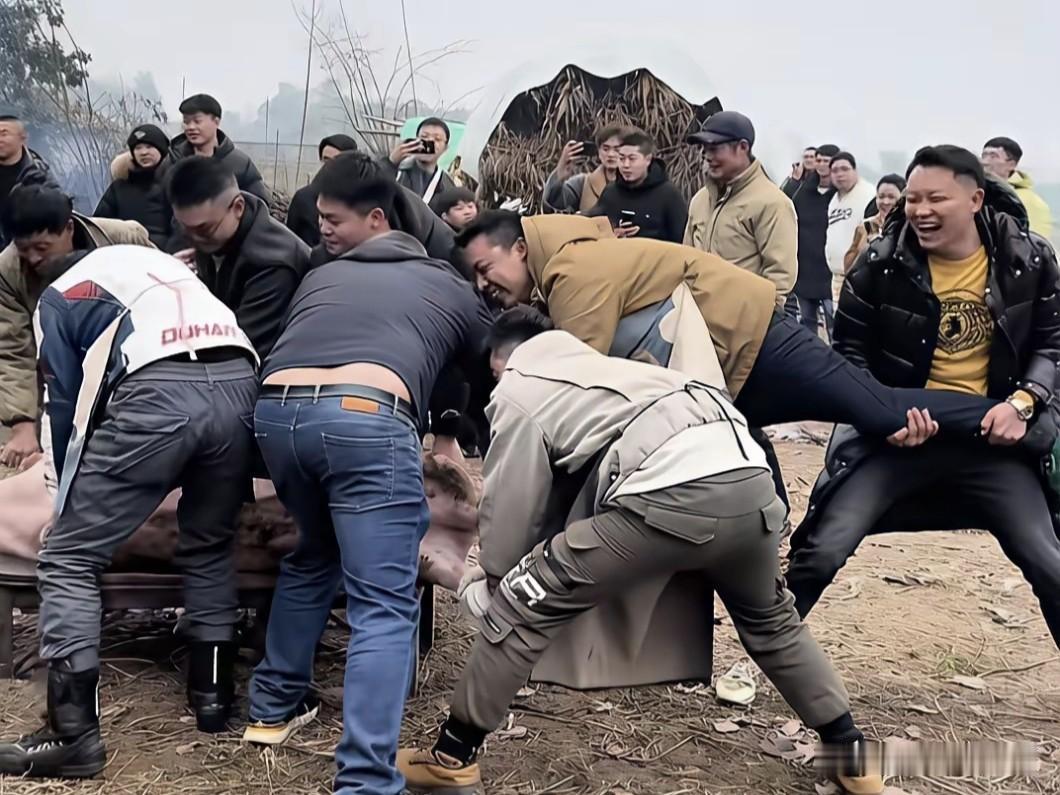 呆呆家里的猪，让大家想起了记忆里溜走的年味，是城市钢筋混凝土森林里对乡土仪式的渴