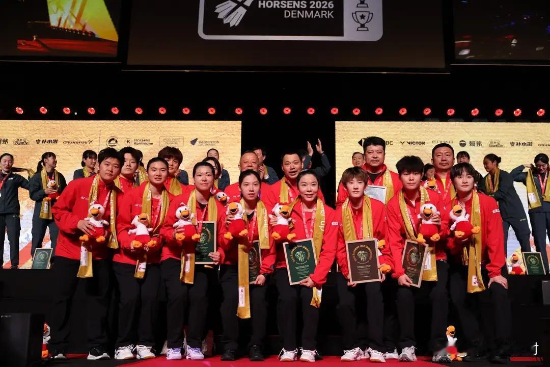 尤伯杯赛后的颁奖仪式上，相比于满面笑容的韩国队，拿到亚军的国羽基本上每个人的脸色
