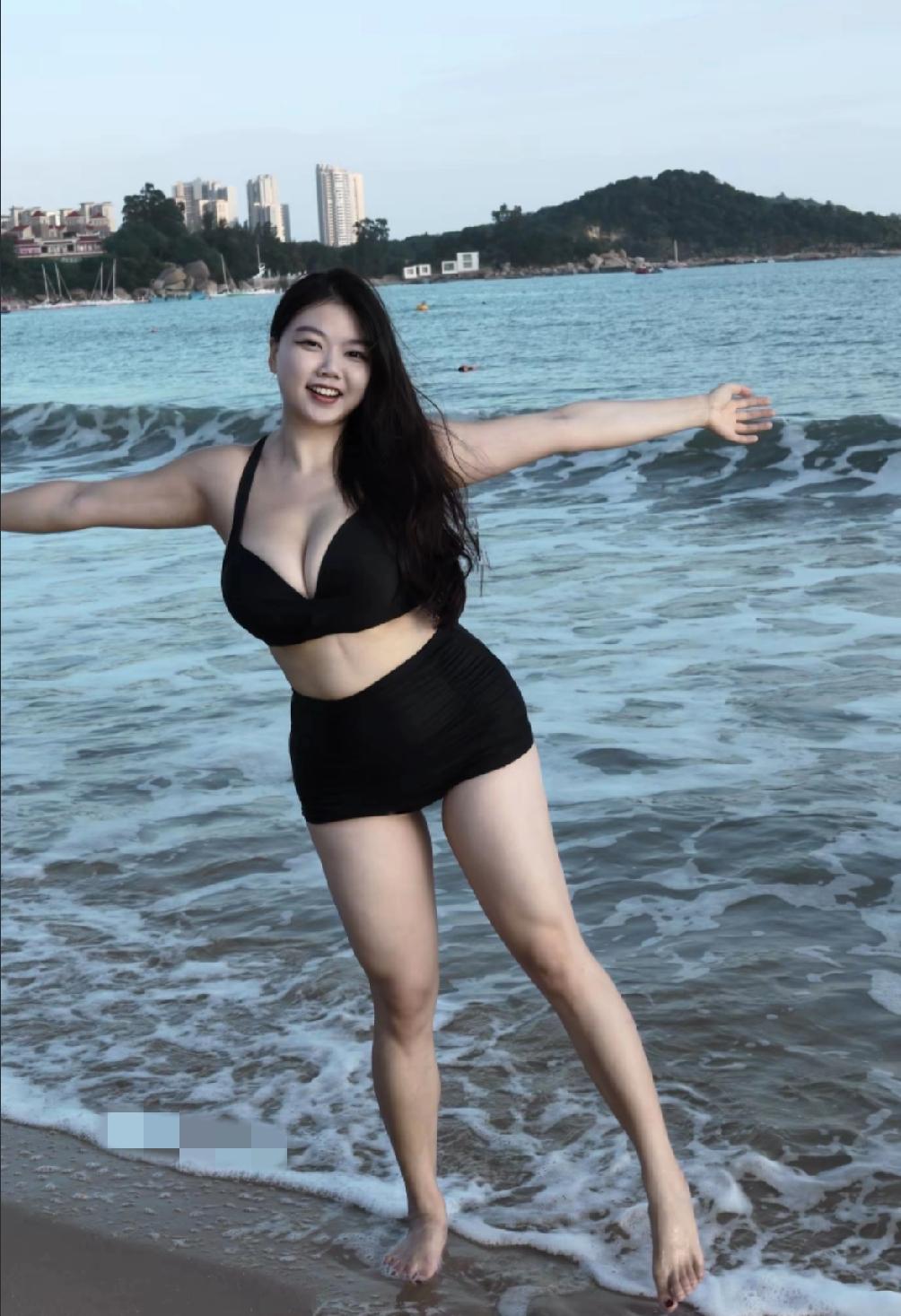 百花齐放，请赐下联