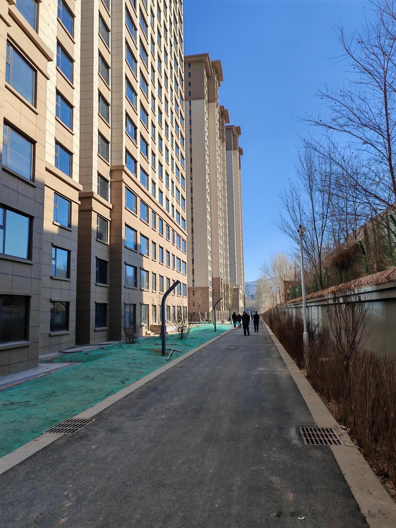 晒图笔记大赛我的实拍图就是拍一拍一些街道吧，因为我认为这样的街道具有一定的纪念意