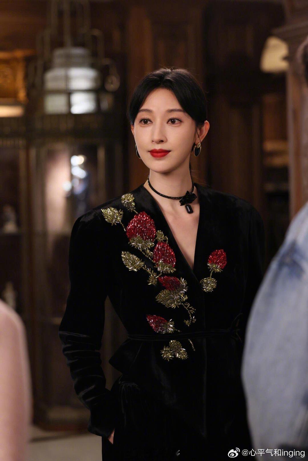 张俪 聪明真的可以演出来 张俪这是掌握了“变脸”绝技吧！剧里冷静睿智，聪明人设稳