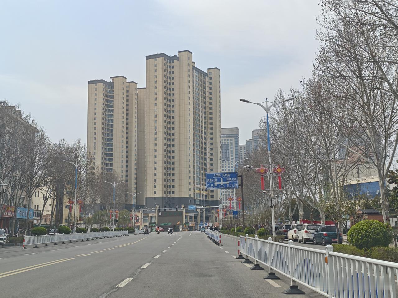 打扑克喝酒这还是人生第一次遇到。前不久，我到了南阳方城县一次，是朋友的战友热情接