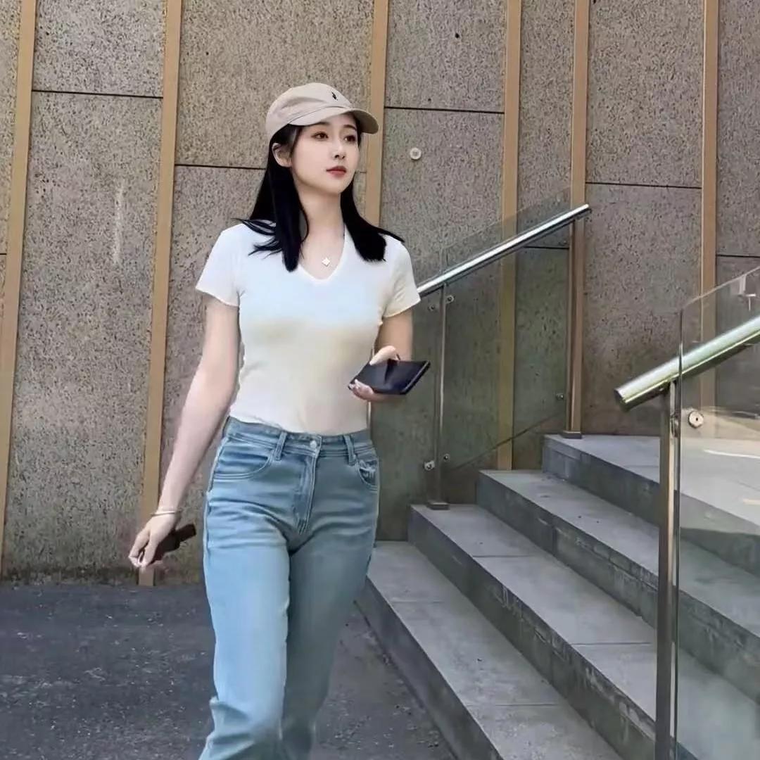 清爽穿搭，轻松出行，时尚必备！