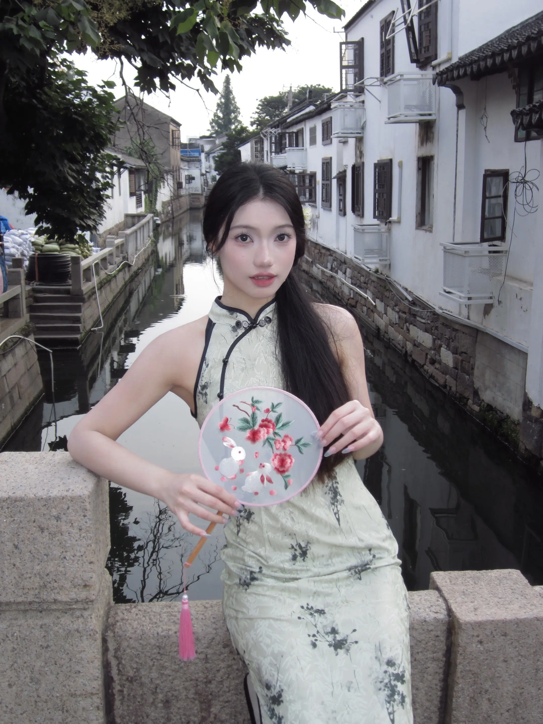 “梧桐诗没有结尾”