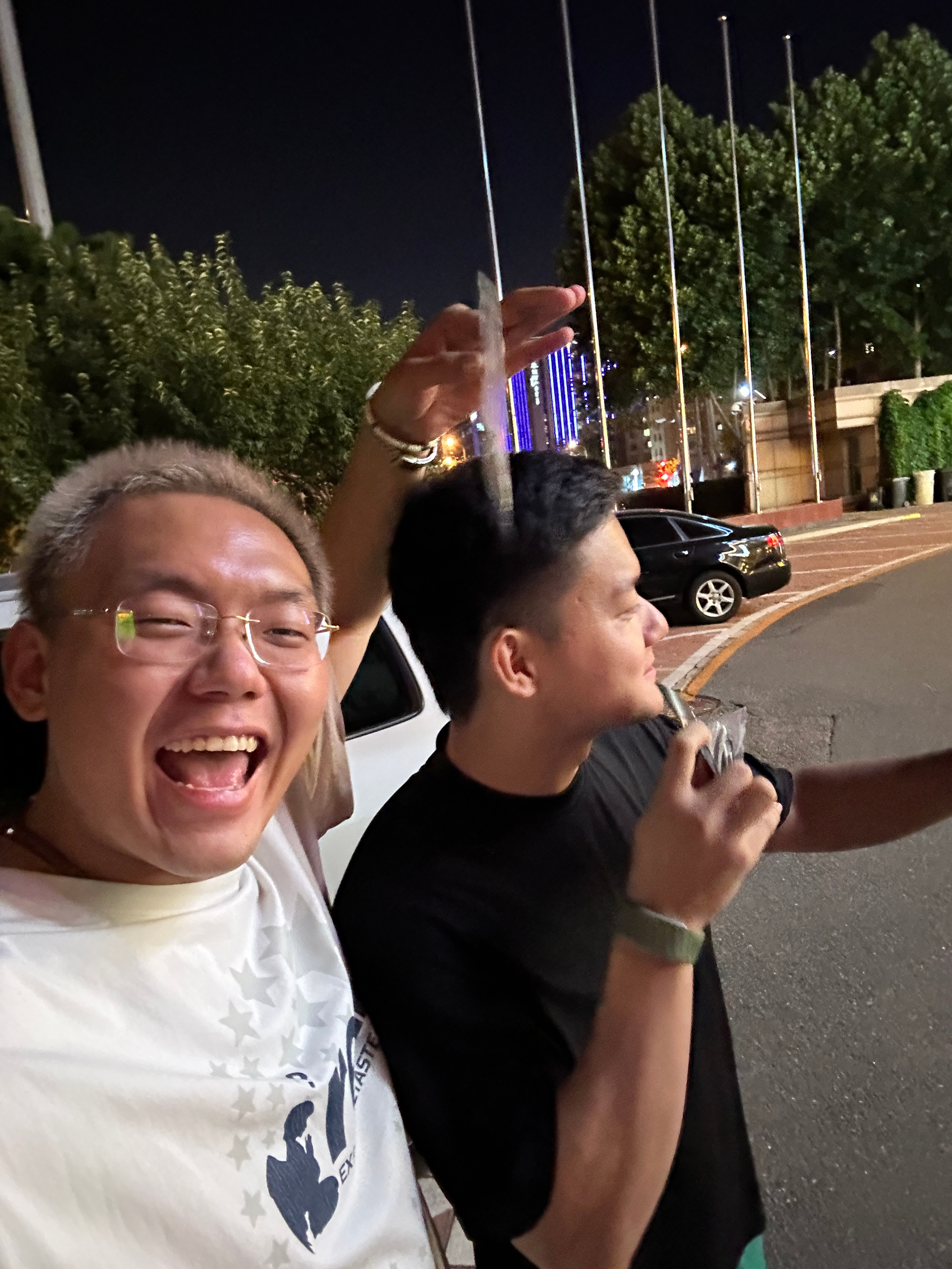 这出差一落地著名时尚博主（我哥）还给送个惊喜喜欢[来抱抱][来抱抱][来抱抱]十