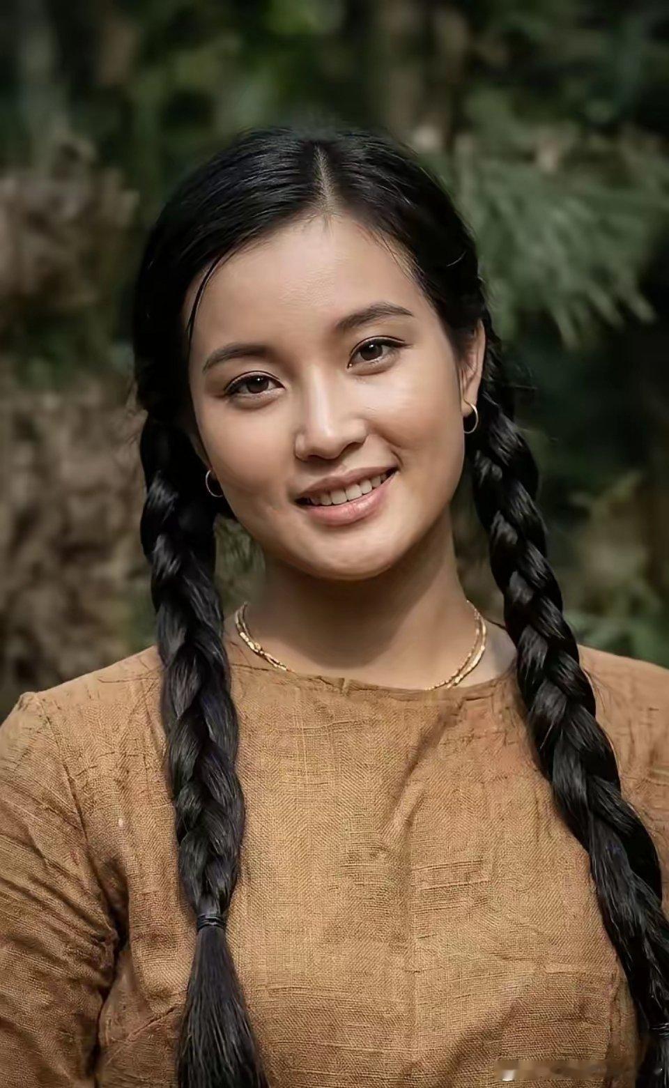 晓庆姐年轻的时候是真的好美，朴素又清纯。 