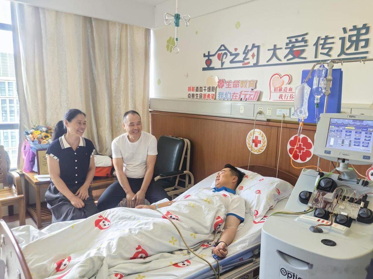 【一份生命承诺，连接两代人的选择 浙江首对父子接力捐献造血干细胞 】8月18日，