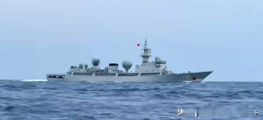 中巴“海洋卫士-4”联演落幕，大庆舰没按惯例返航，反倒在霍尔木兹海峡西侧稳稳驻守