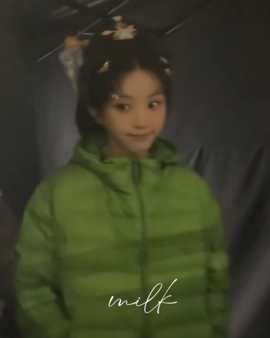 大眼萌萌☺️田曦薇 ©️🍠泡个饼干次 