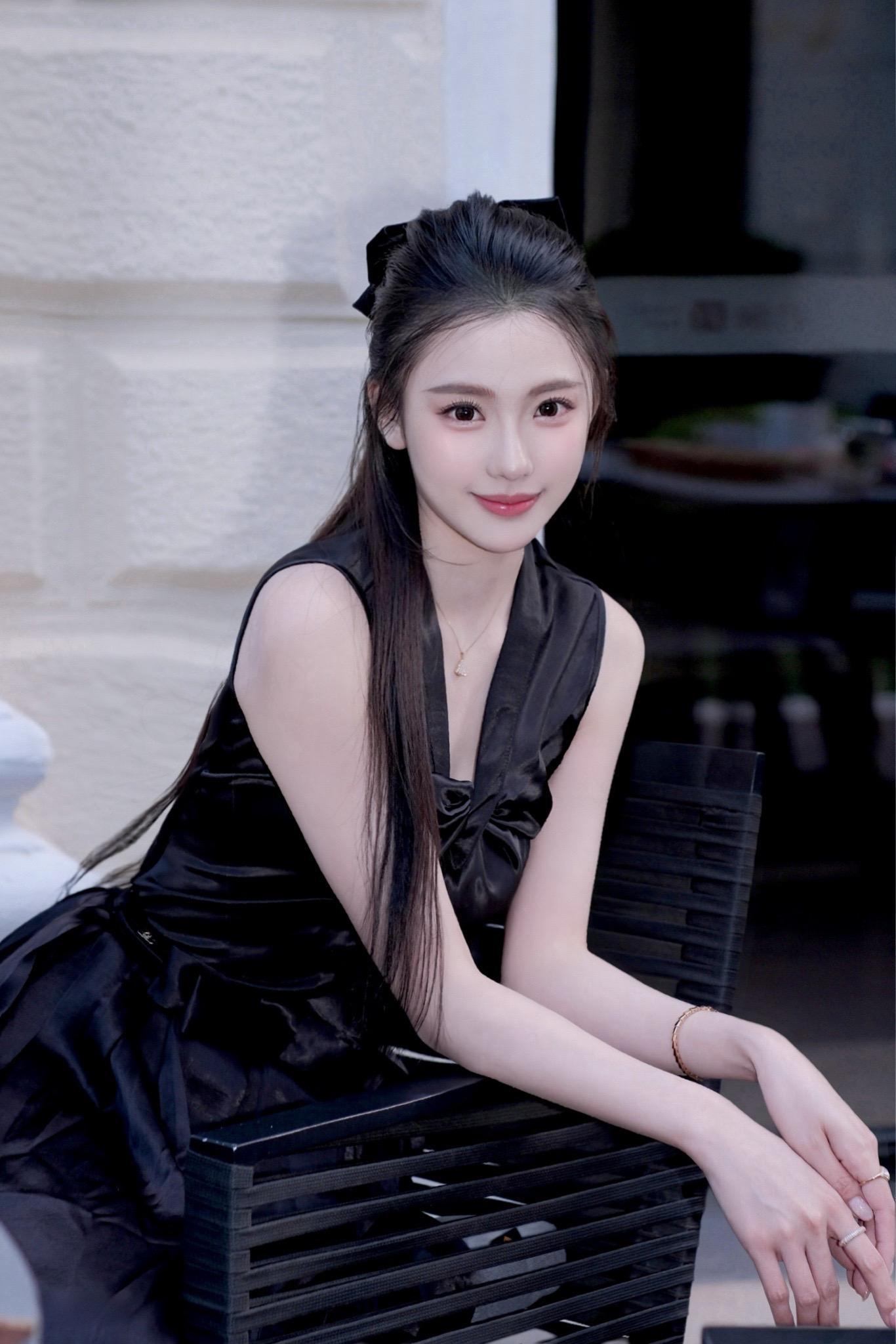 今生最大的遗憾 就是不能亲我自己萌萌的脸。