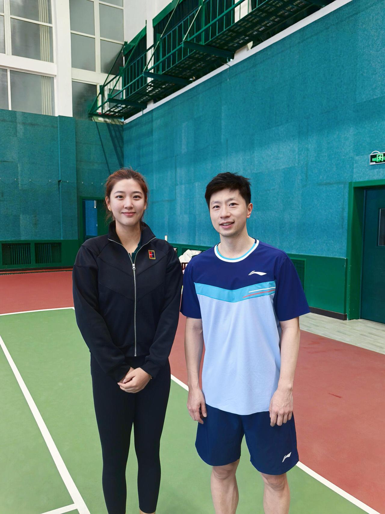 龙队在训练场，越来越年轻了，马龙和身边的这位一对比，三十而立，正当年！
北京先农