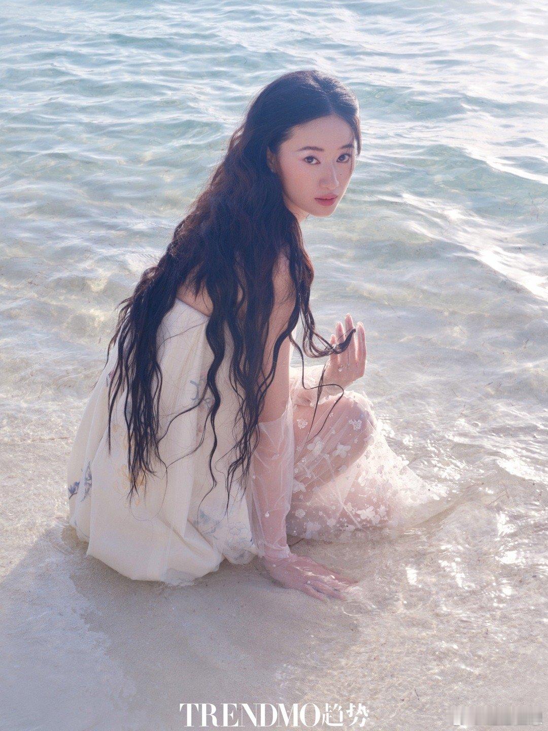 趋势第五次拍郭晓婷 从风格到细节全在线！趋势为郭晓婷量身打造的造型，既贴合她的气