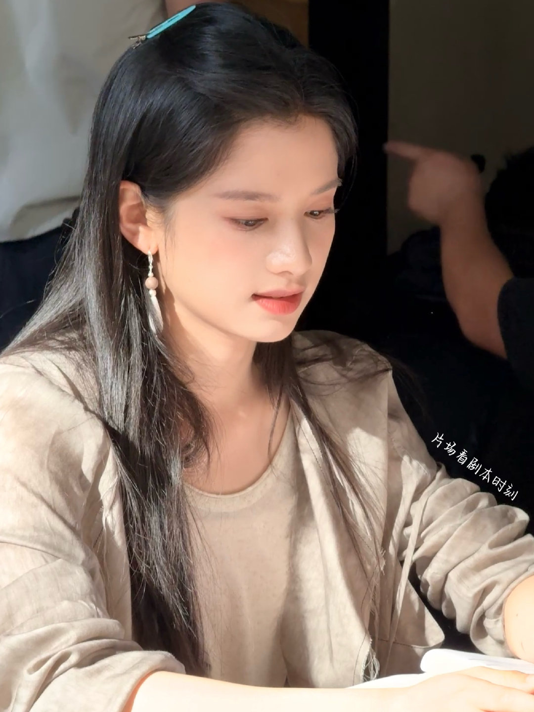 张婧仪工作日记  张婧仪工作日记 是充实又松弛的工作日呀，认真学做陶艺的样子真是