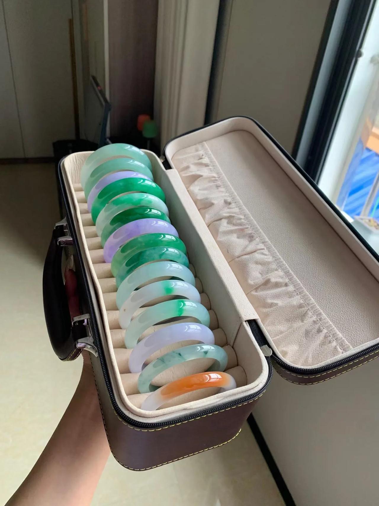 高品质翡翠为何一直涨?老板画饼你吃腻，翡翠画KPI你高攀不起。它涨它的，你的工资
