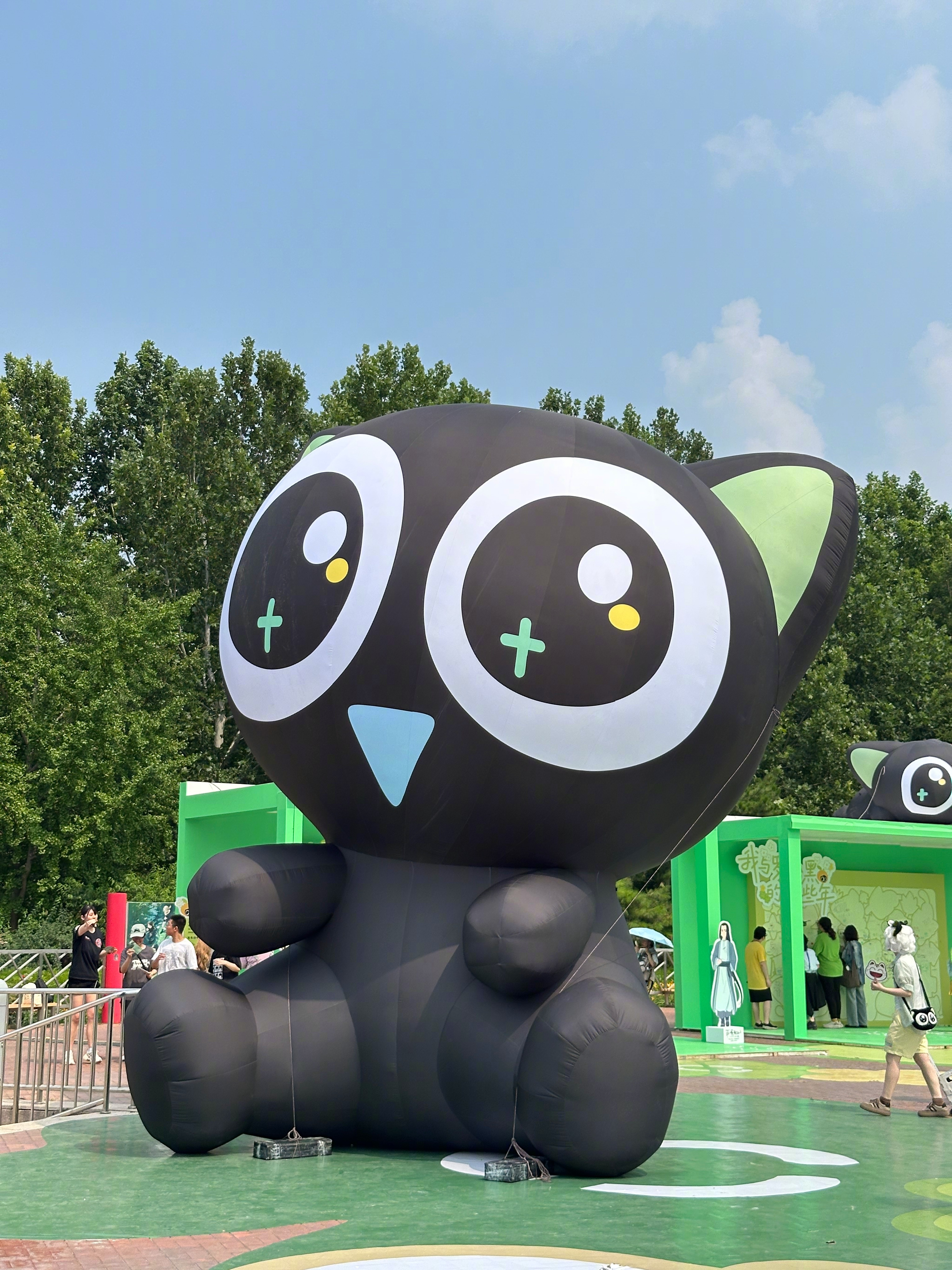 罗小黑在朝阳公园来朝阳公园找罗小黑玩儿吧🐈‍⬛🐈‍⬛🐈‍⬛和罗小黑一起过夏