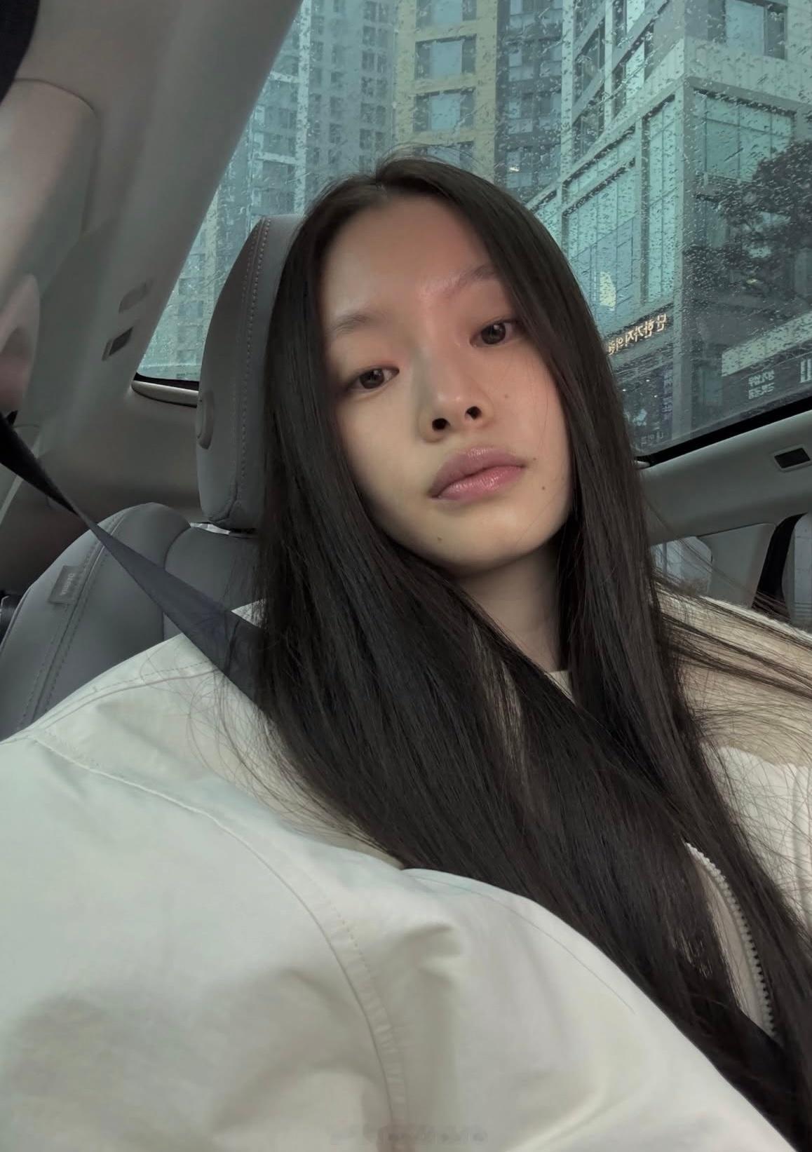 kim a hyun肤姐近期搭配时髦人士 