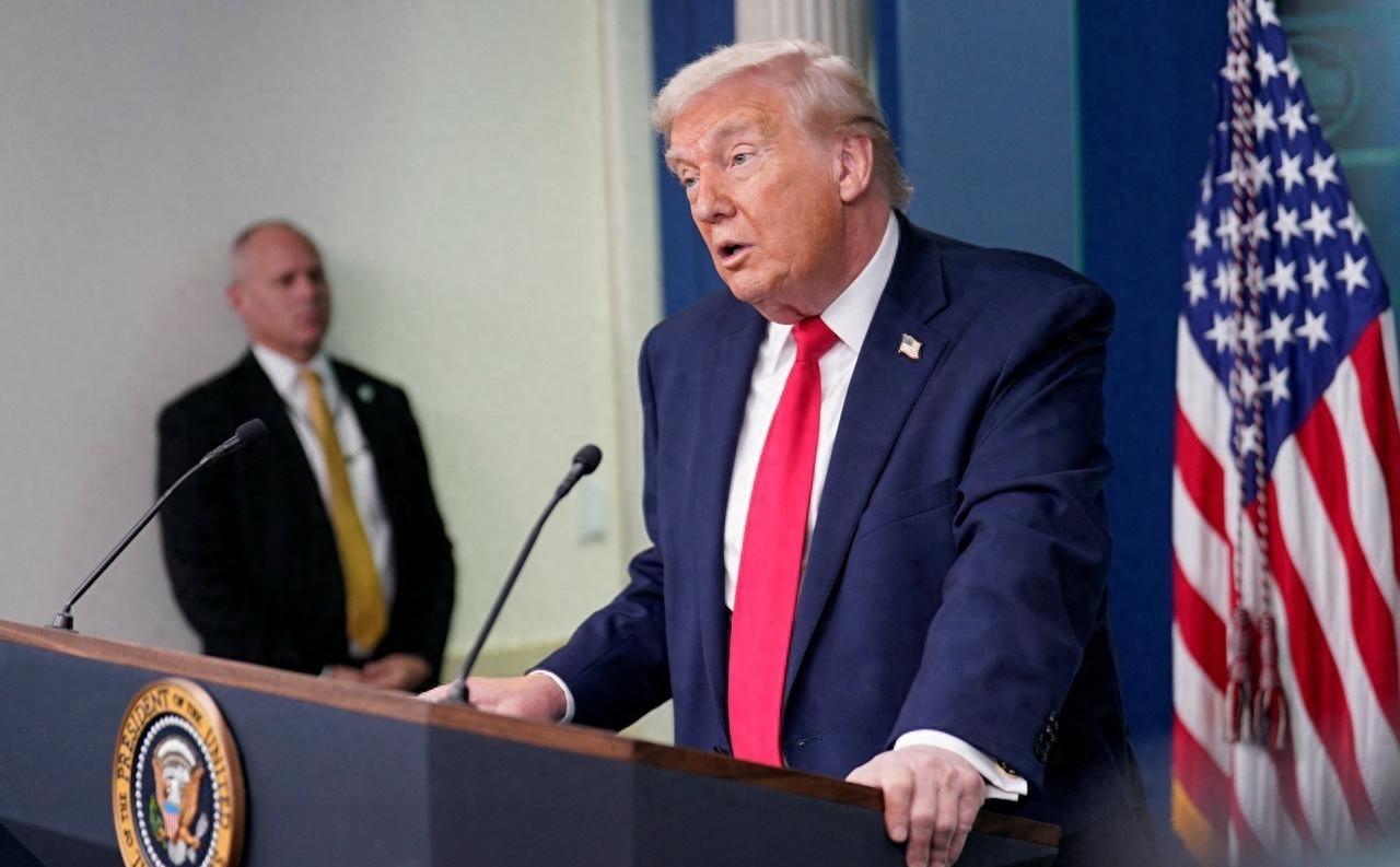 特朗普搞了个“和平委员会”，说要管全球大事，结果主席自己说了算，想留任就留任。1