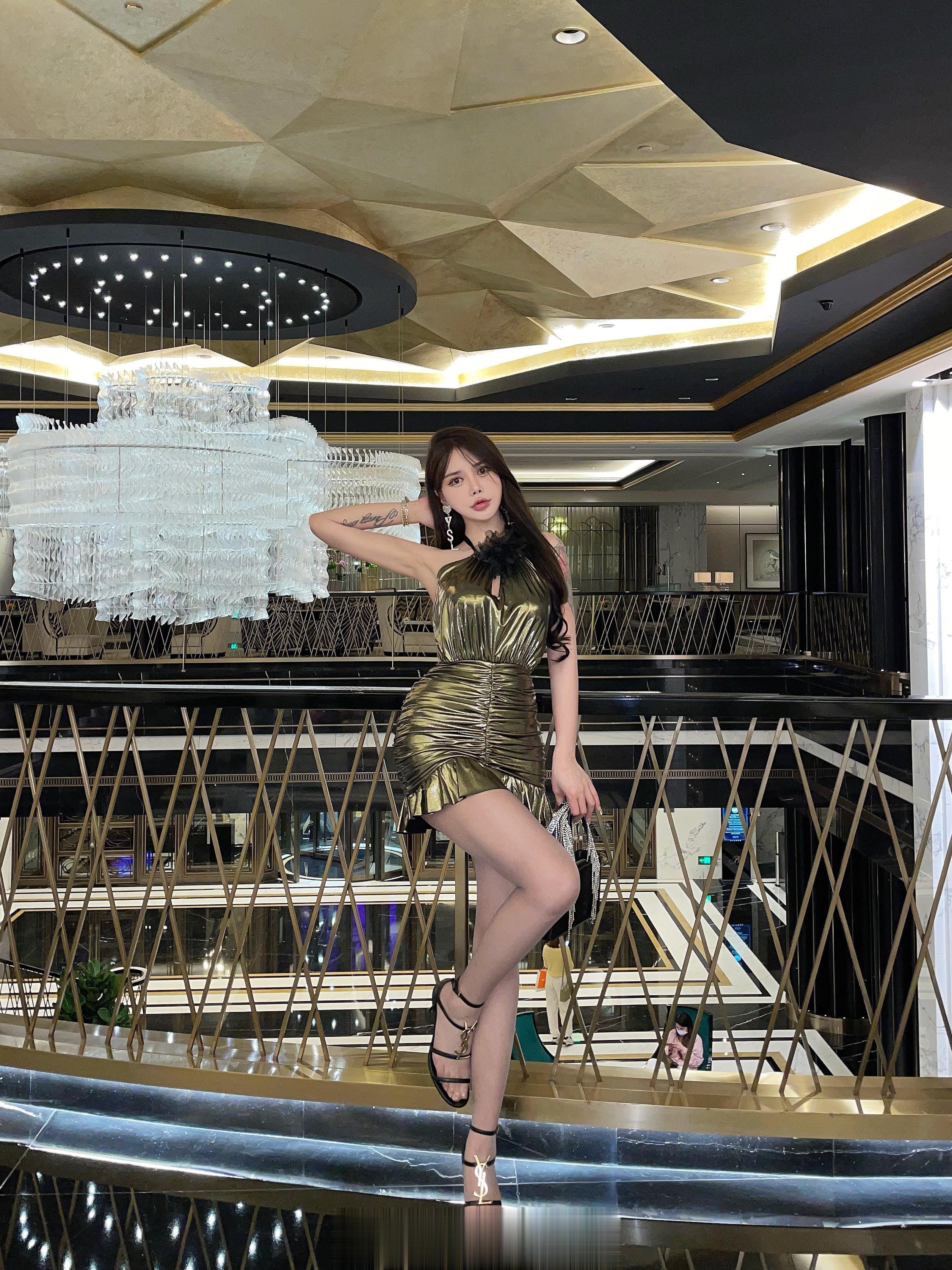 听一万种声音 最后只成为自己  ​​​