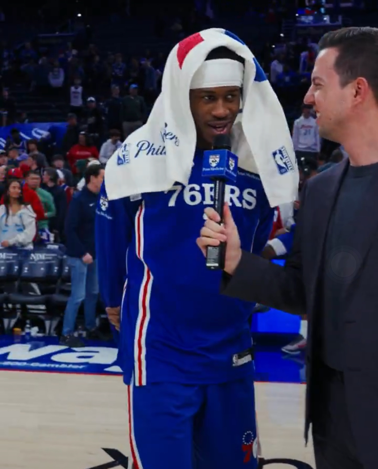 VJ·埃奇库姆赛后采访时，谈及保罗·乔治回归赛场——“我很高兴看到他在场上打球，