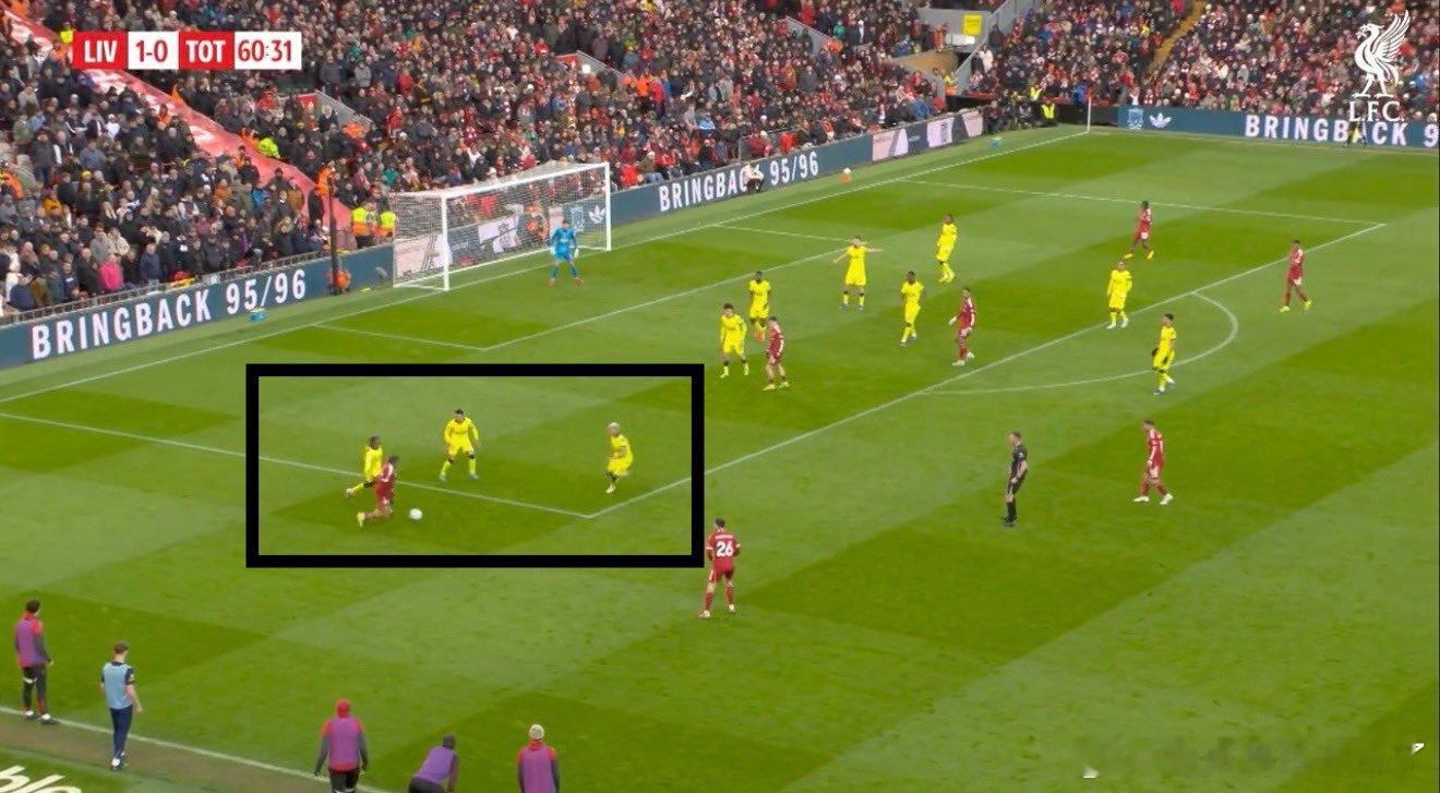 过人高达100%恩格莫哈是本赛季英超唯一一位成功过人7次以上且成功率100%的球