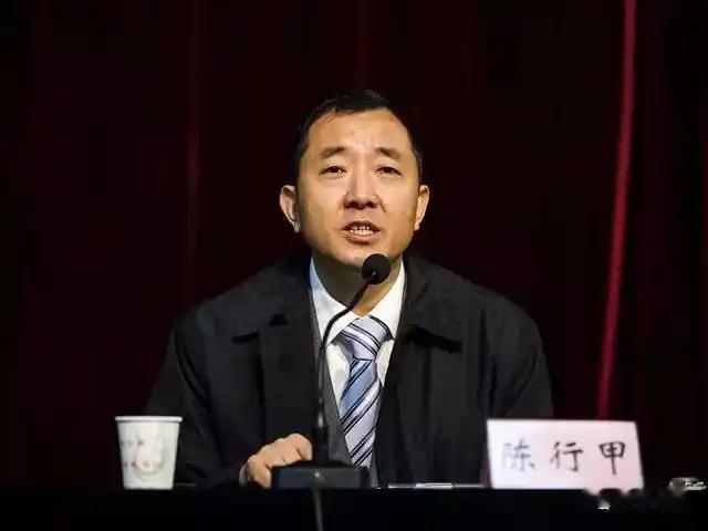 巴东县原县长刘冰这样“教训”陈行甲，你不会做官！
刘冰是巴东的县长，在体制内是一