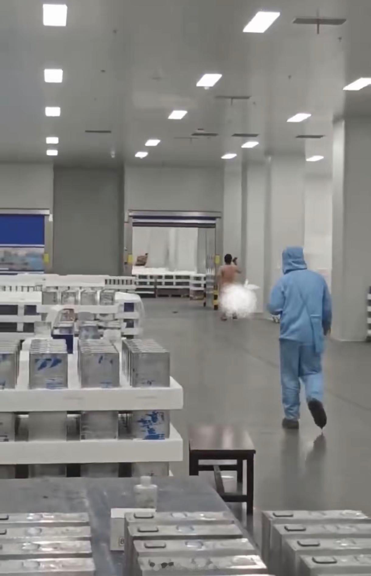 宁德时代宜宾基地回应我觉得宁德时代的管理是有问题的，不是公司员工，却出现在无尘车