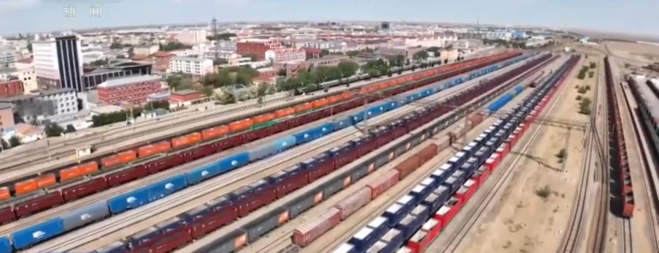 齐鲁大地，正以昂扬姿态书写高质量发展的新篇章。从智能制造的生产线到繁忙的港口，从