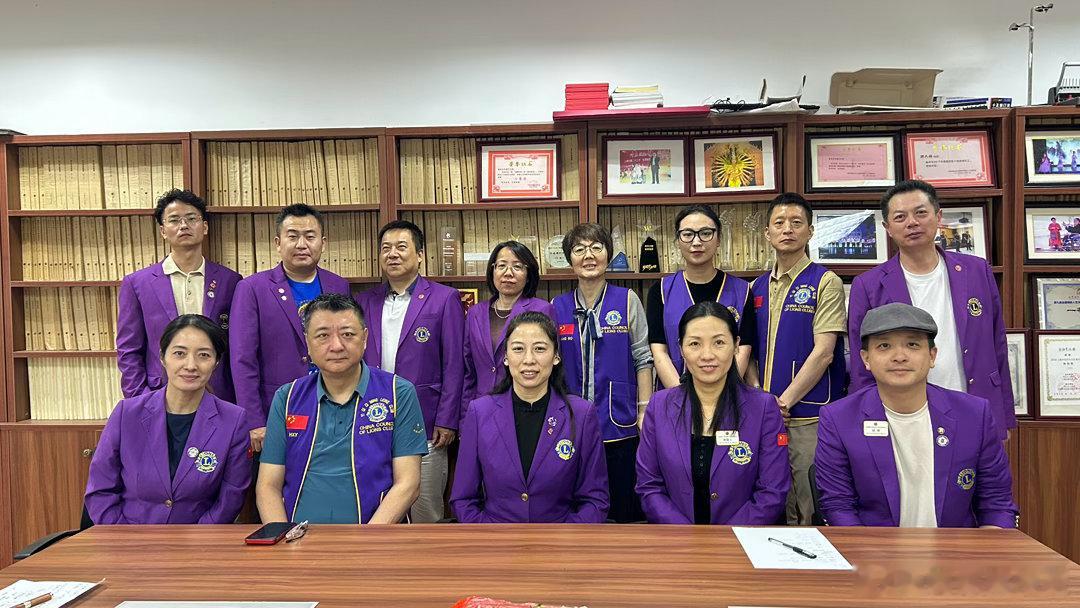 下午狮子会益启服务队队长会议，然后一群董事长，总经理，高管们和我们的残障艺术家们