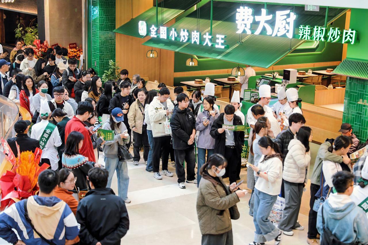 费大厨摘掉“大王”之后，该摘下“大厨”了！

曾几何时，“中国烹饪大师”是厨师界