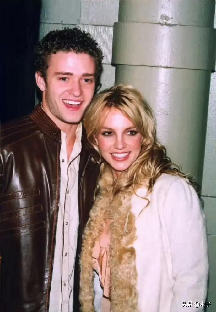 44岁小甜甜布兰妮涉嫌酒驾被捕，看着如今泪流满面的她，谁还记得她曾是红遍全球的流