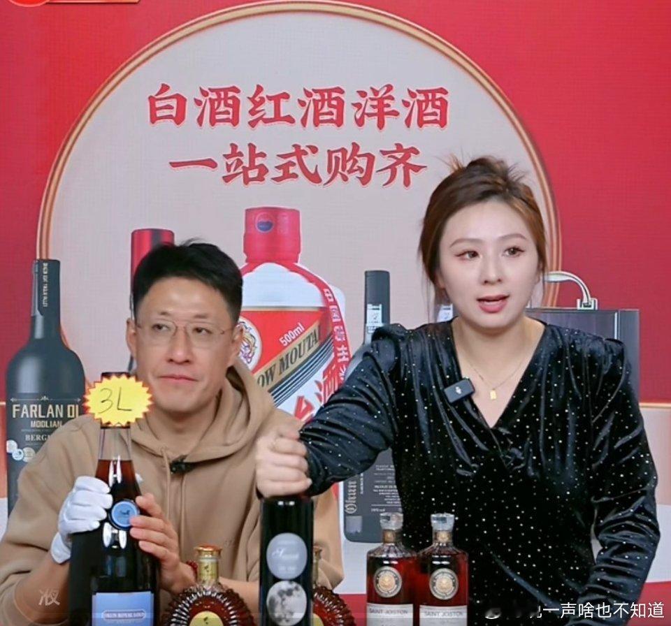 我中了一种病毒，看谁都像我饱饱，比如右边这个小姐姐恍恍惚惚的有点像我饱饱 