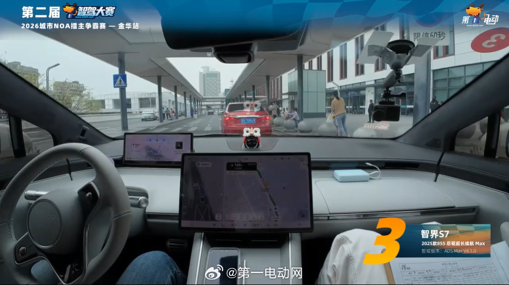 第二届智驾大赛第二届中国智驾大赛  金华站岚图梦想家、享界S9虽然压线了也没有走