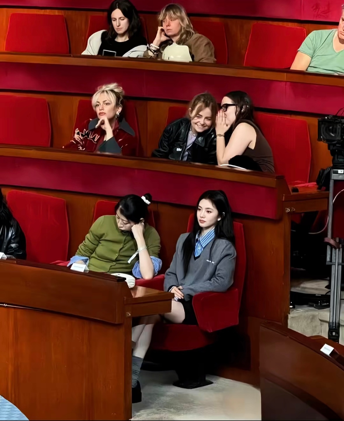 嗑颜bot 刘浩存  我幻想自己上课belike 