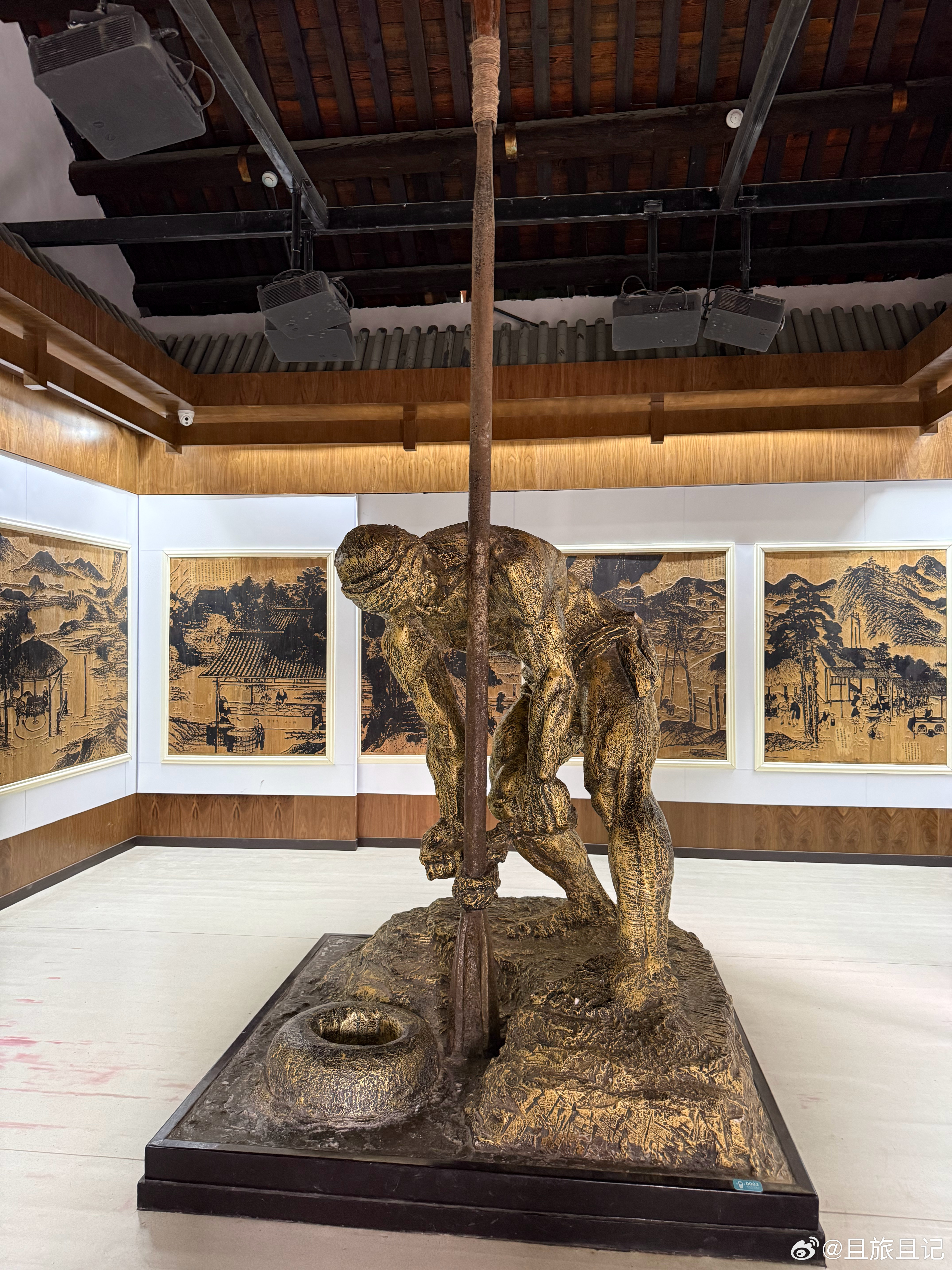 井盐是用这种工具打出来的。 自贡·自贡市盐业历史博物馆