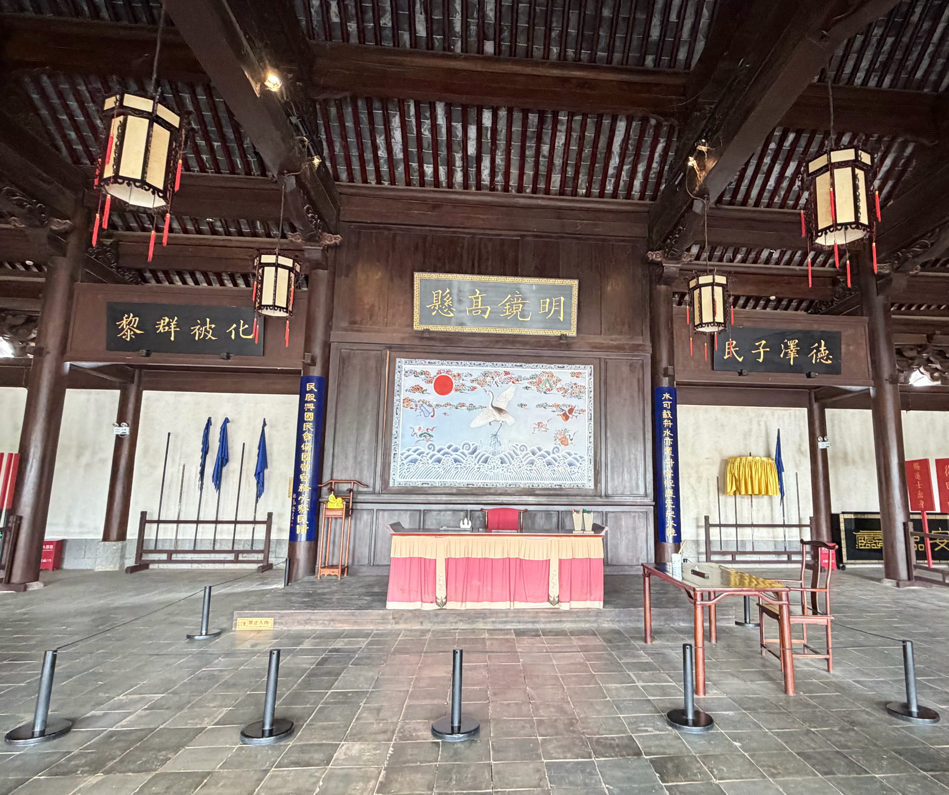 临安府署，提起临安，世人肯定先想起杭州，南宋都城临安。但建水也曾名临安府。其历史