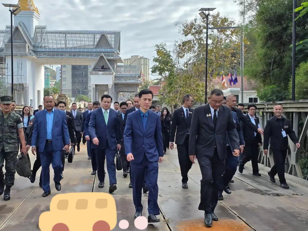 柬埔寨国防部通报
当地时间12月25日，柬埔寨国防部通报称，柬泰边界总委员会秘书