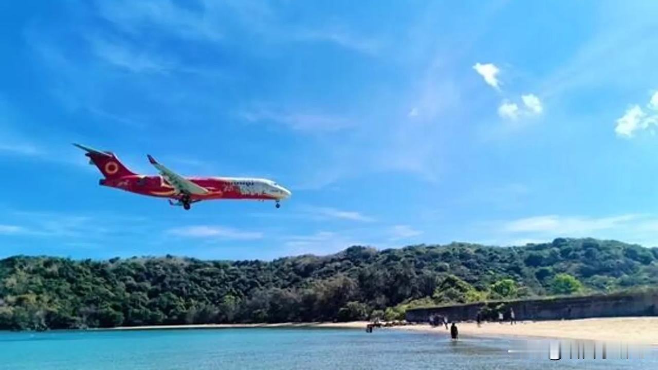 柬埔寨签约采购 20 架中国 C909 飞机

¬ 中国商务部长：中国连续 13